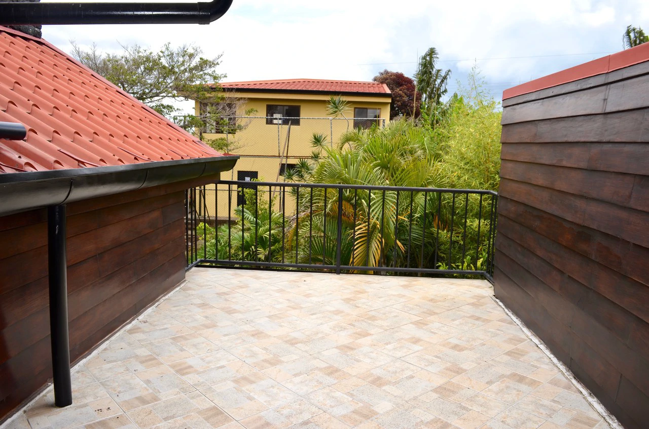 MOUNTAIN PROPERTY WITH VIEW AND 3 HOUSES - Gallery image 44