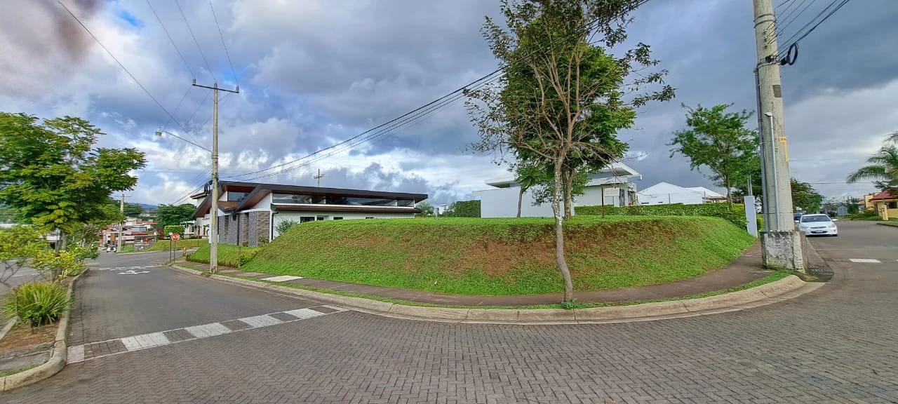 CORNER LOT FOR SALE IN MONTEZUMA CONDOMINIUM – GRECIA, COSTA RICA
