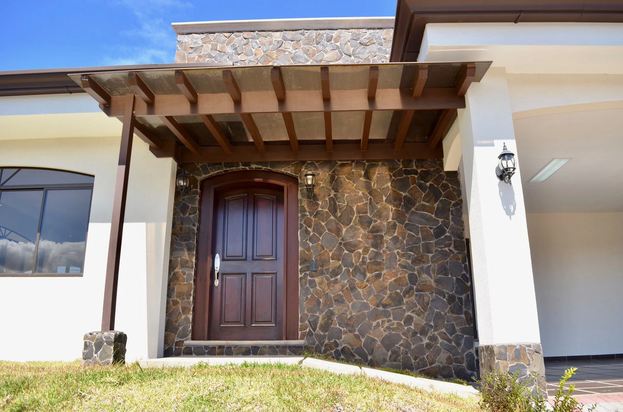 Mountain House For Sale in San Isidro - Gallery image 5