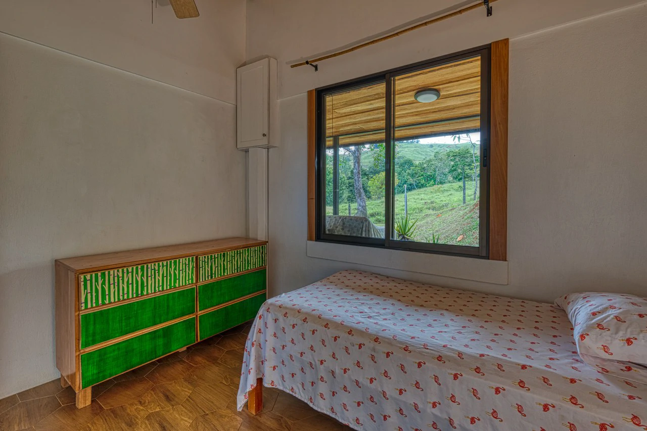 5 Bedroom Mountain Retreat Minutes from the Beach Platanillo Costa Rica - Gallery image 62