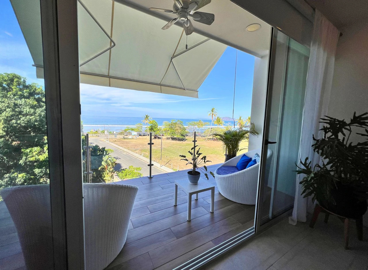 Sunset Boulevard: Stunning 2-Bedroom Oceanview Apartment for Sale in Sunset Blvd, Jaco Beach - Gallery image 3