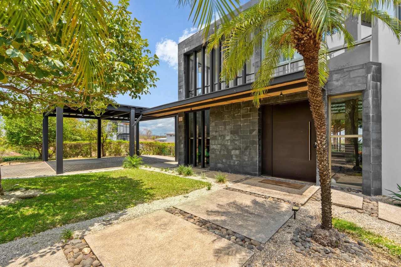 Casa Hijau: Modern Ocean-View Surf Home in Marbella - Gallery image 37