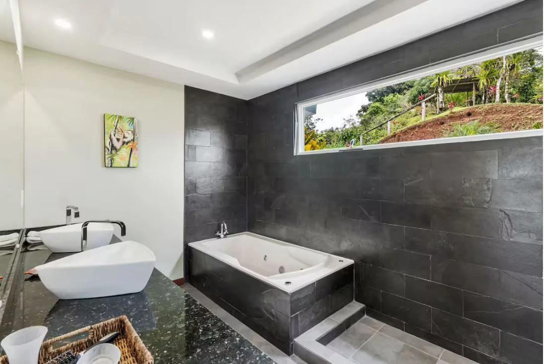 Casa Sol: Exceptionally Private Home with Panoramic Ocean, Mountain & Sunset Views - Gallery image 22