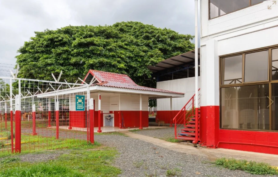 Warehouse: Commercial Bodega with Easy Access! - Gallery image 11