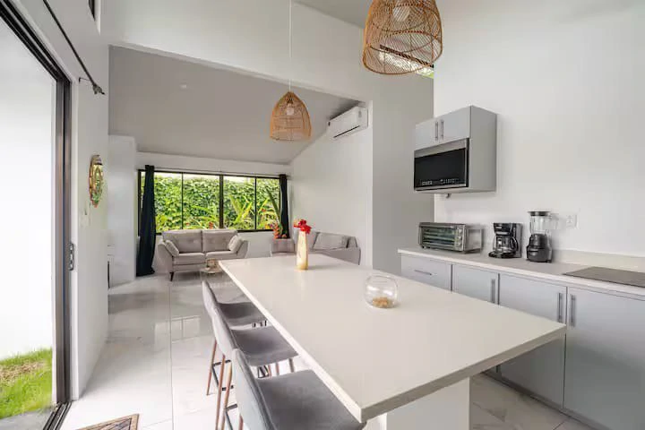 Butterfly Wings House 3 Bed 2 Bath Walking Distance To Town - Gallery image 12