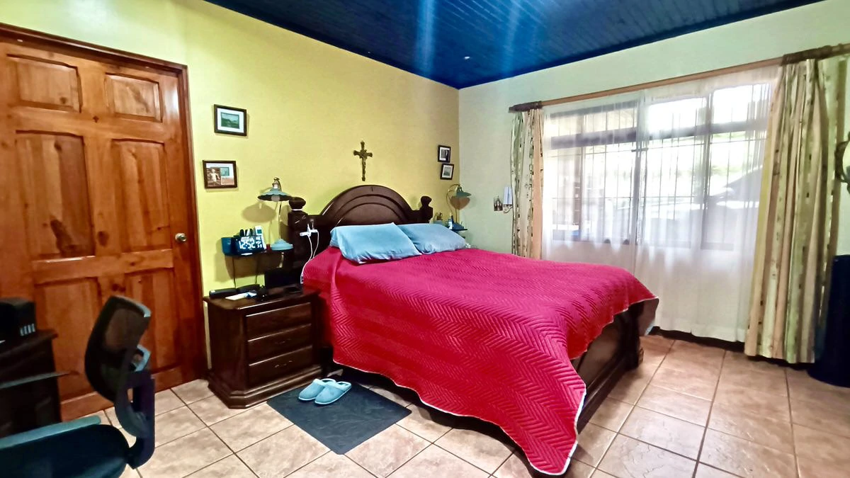 Property for sale with the 3 houses in San Rafael - Gallery image 15