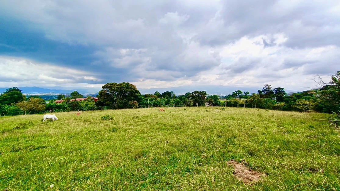 Lote con hermosas vista al valle central Costa Rica: Land for sale in Heredia San Isidro Heredial. - Gallery image 2