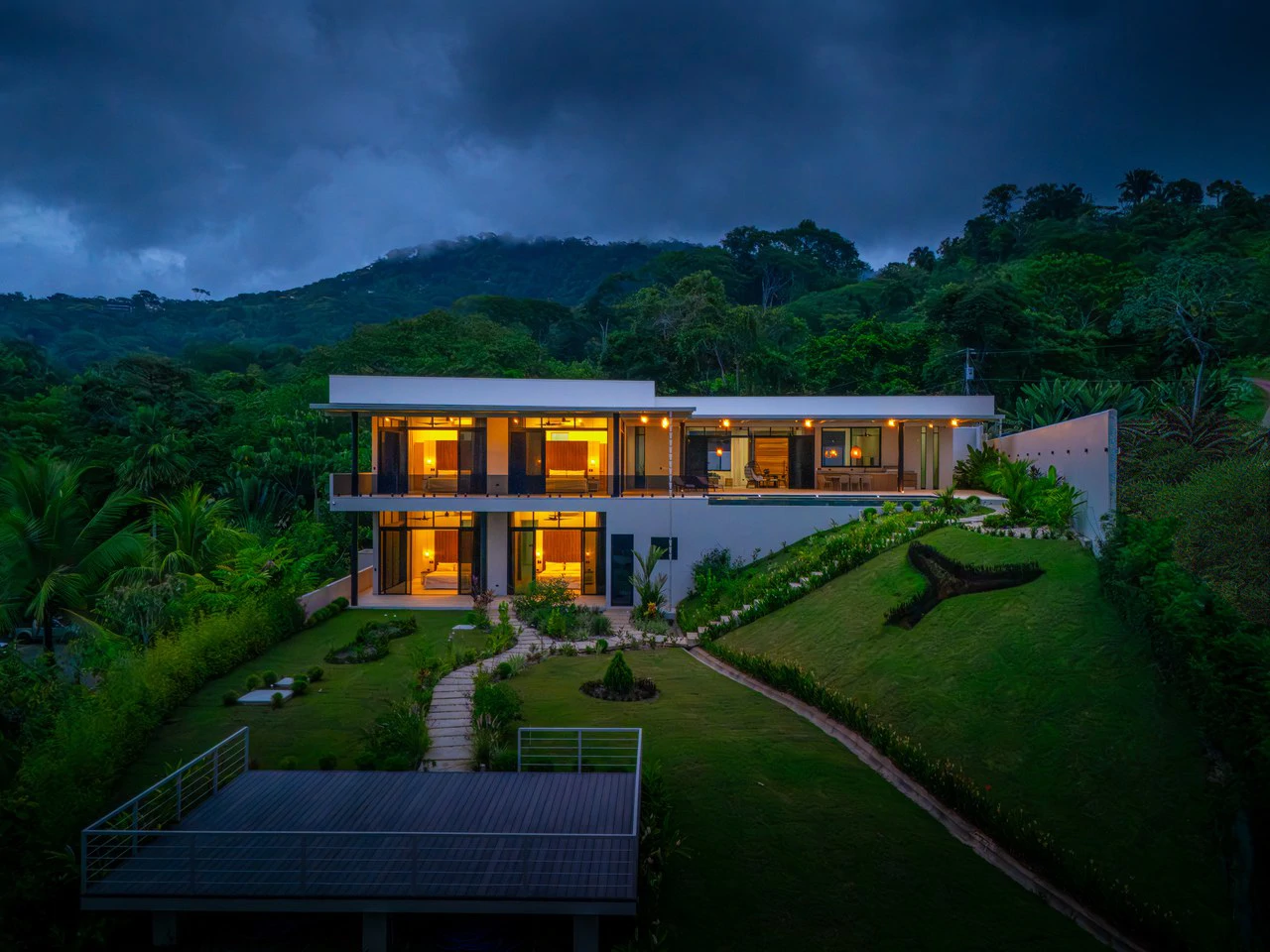 Lion's Gate Sunset Estate - Gallery image 31