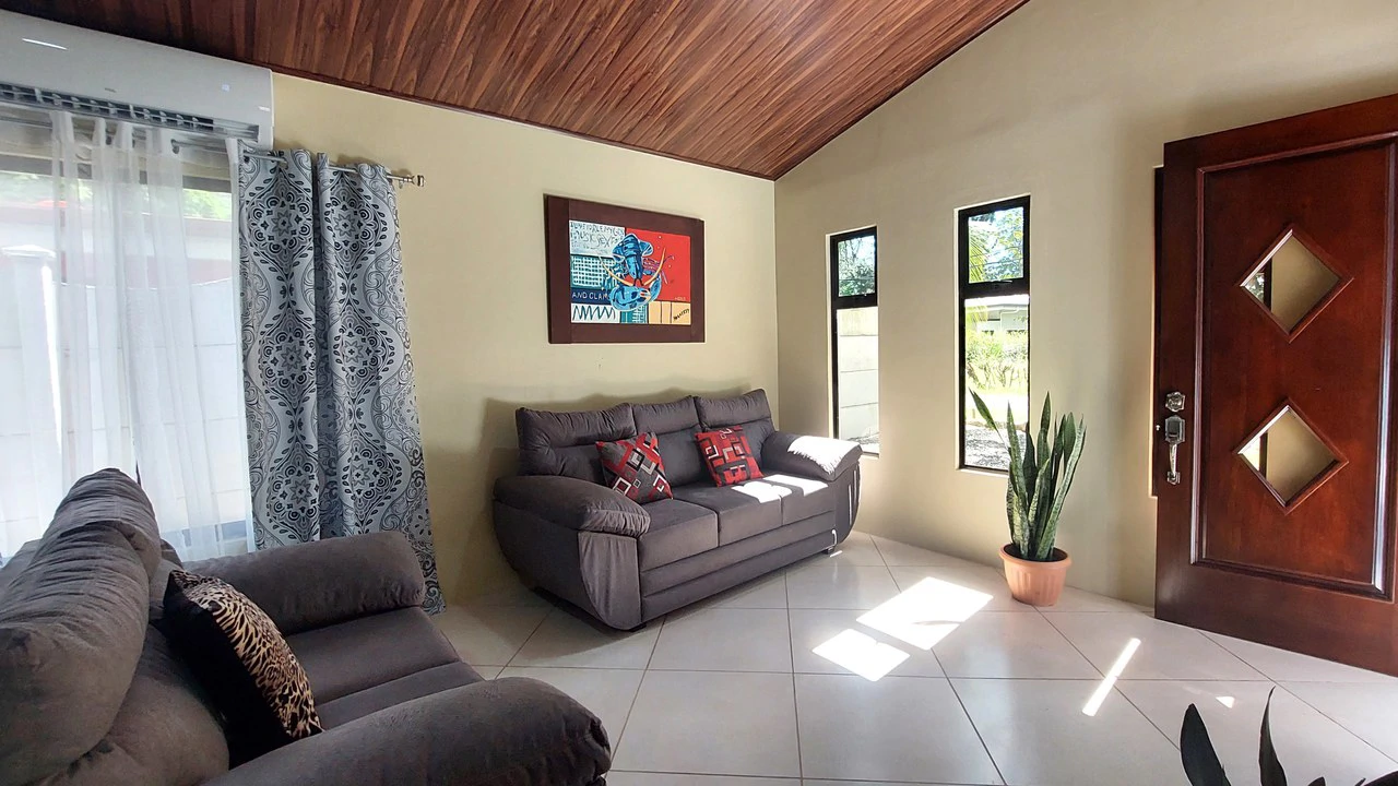 Affordable Home in Hatillo – Just 5 Minutes from Playa Dominical & Playa Linda: House For Sale in Hatillo - Gallery image 4