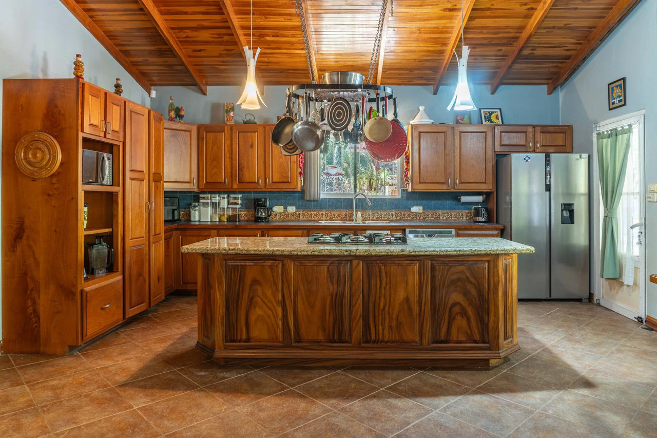 Casa Sereno: A Spacious Retreat Just Minutes From Town - photo 12