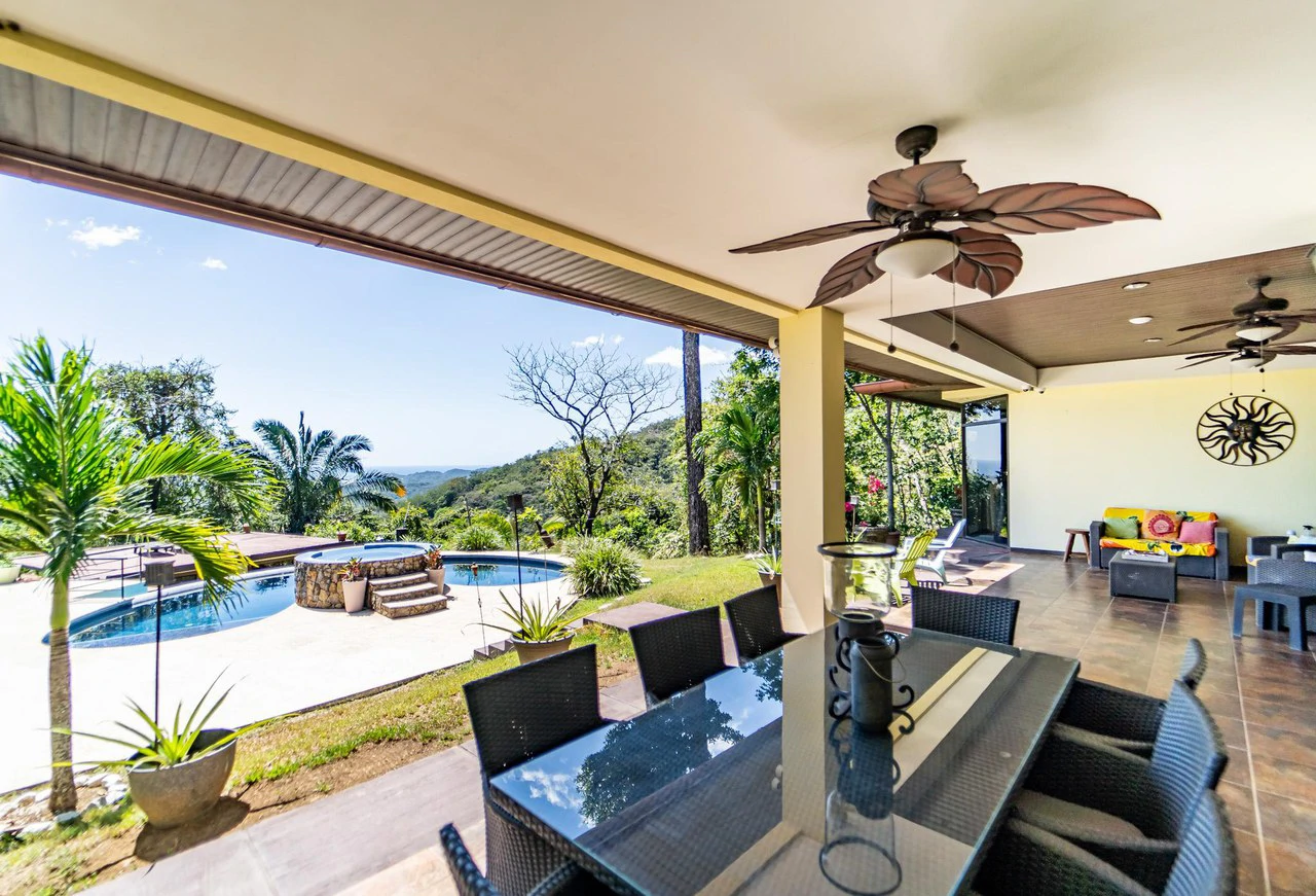 Casa Jardin: Ocean View SFH with Guest House and Extra Lot - Gallery image 8
