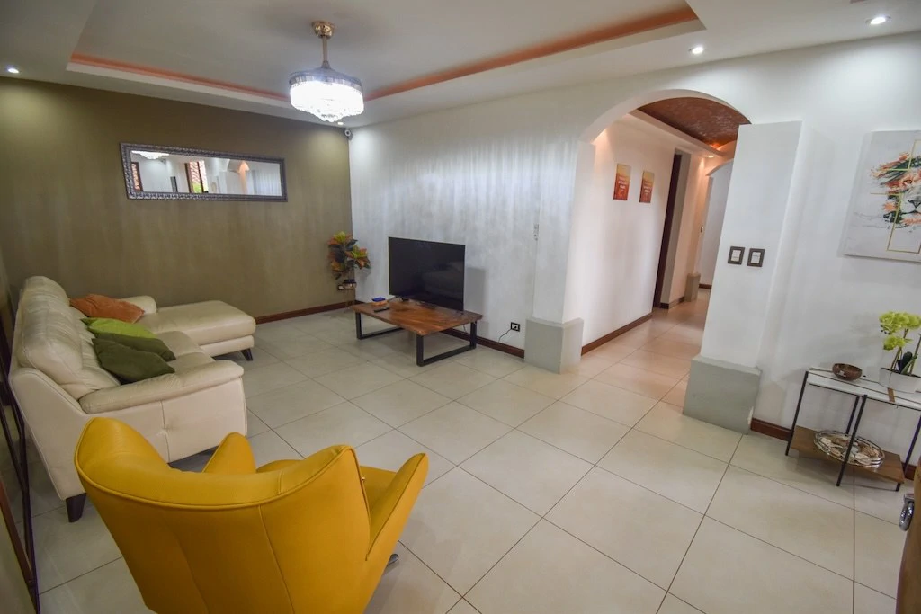 House For Sale in Ciudad Colón - Gallery image 11