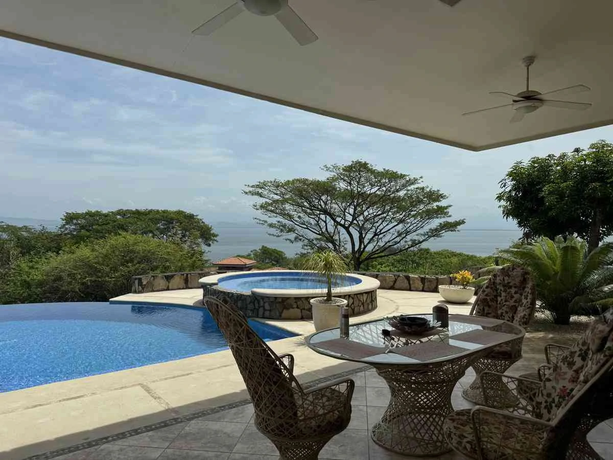 ID 4178: Elegant Coastal Villa with Infinity Pool and Lush Gardens - Gallery image 16