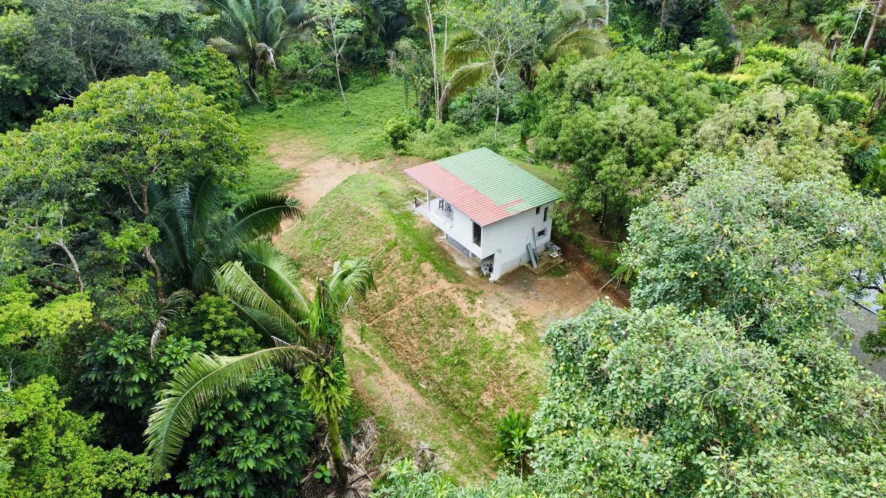 Investment Opportunity in Playa Hermosa – Fixer-Upper with Great Potential!