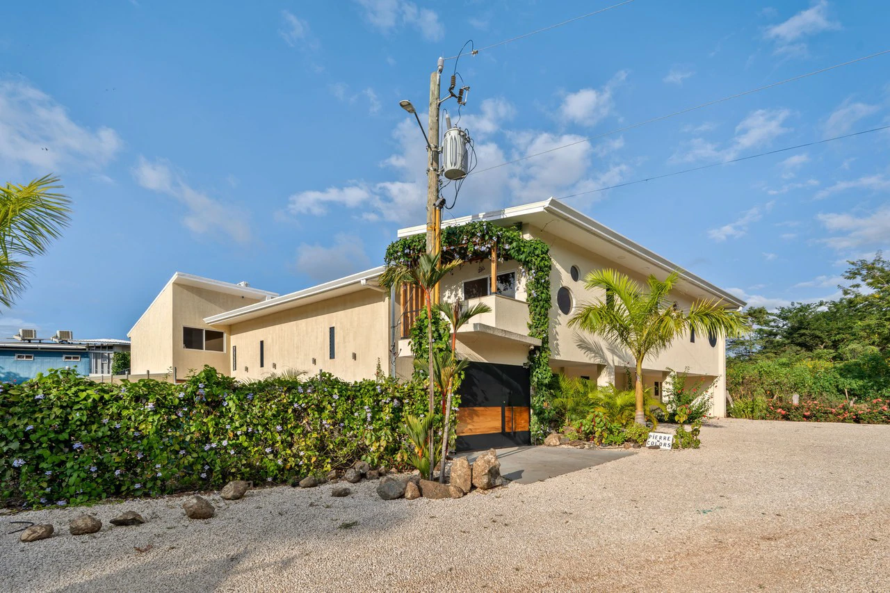 Pierre & Colors: | Prime Corner Lot | Turnkey Income Property - Gallery image 2