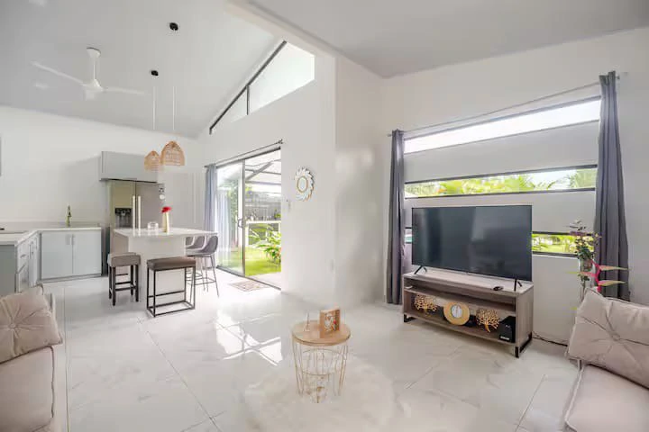 Butterfly Wings House 3 Bed 2 Bath Walking Distance To Town - Gallery image 13