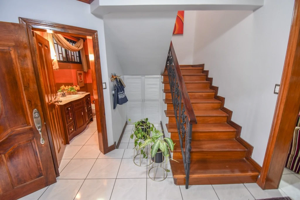 House For Sale in San Antonio - Gallery image 3