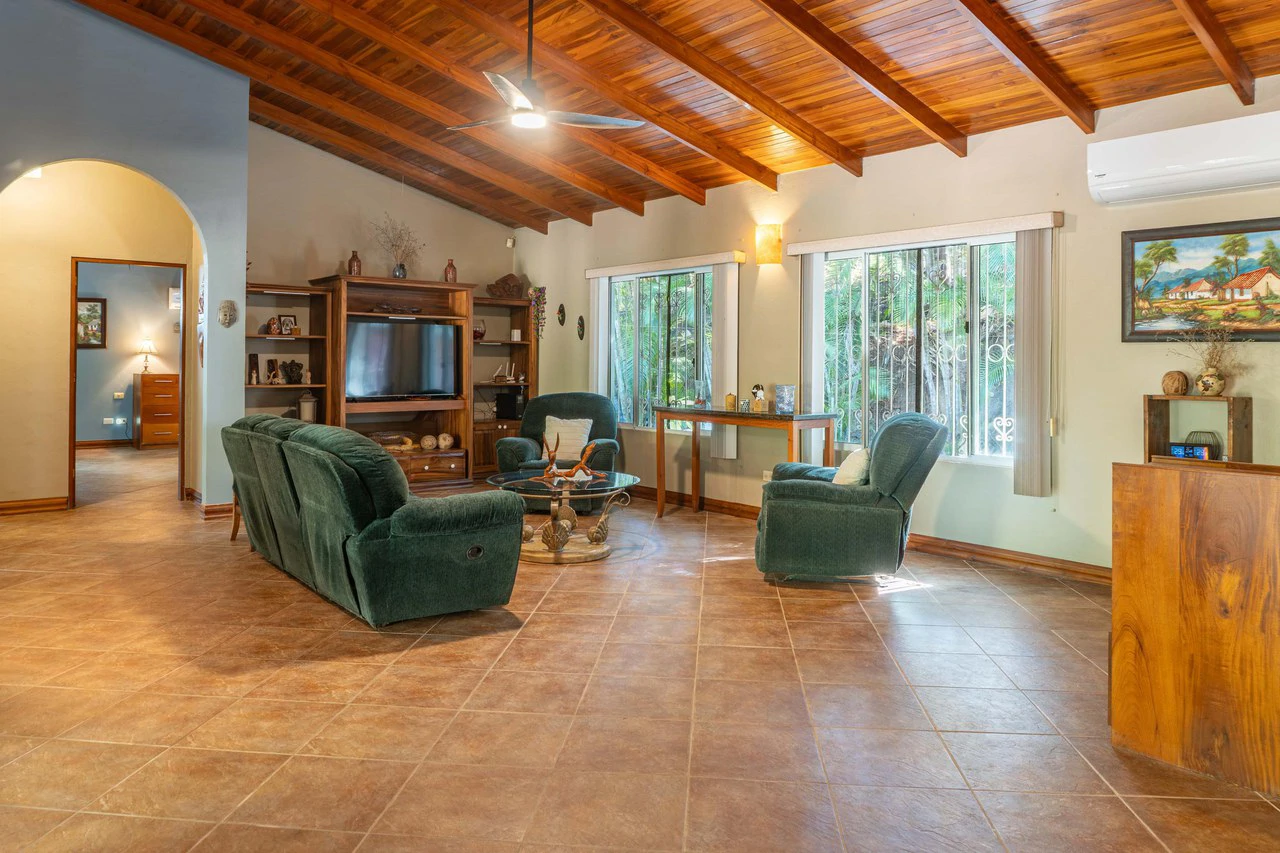 Casa Sereno: A Spacious Retreat Just Minutes From Town - photo 9