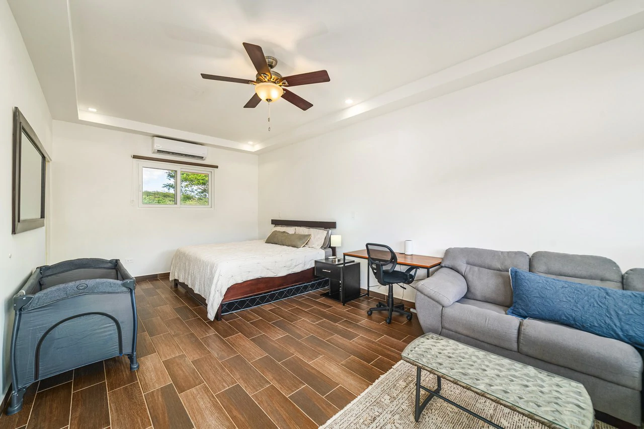 Jacarandas #11: Elegant Townhouse Minutes from the Beach - Gallery image 25