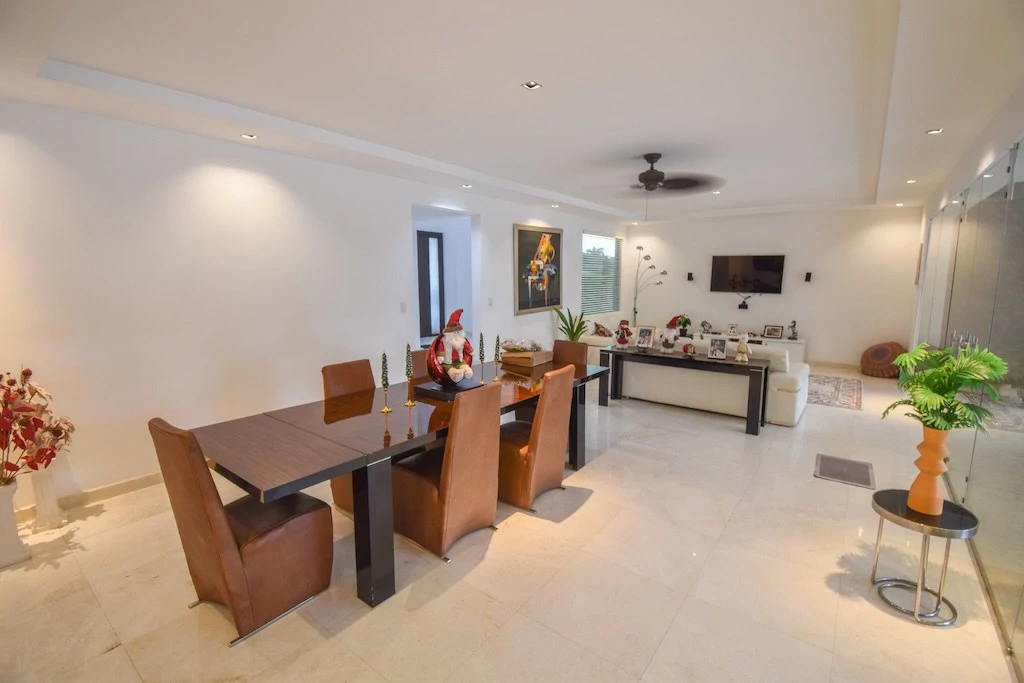 House For Sale in Lindora - Gallery image 4