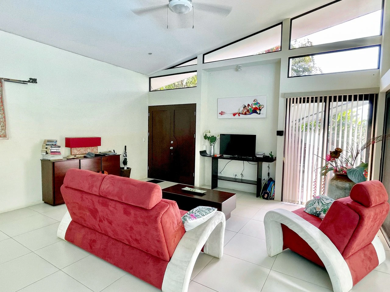2.24 ACRES – 7 Bedrooms Ocean View Boutique Hotel With Two Pools, 5 Minutes to Uvita, Multiple Rental Options!! - Gallery image 25
