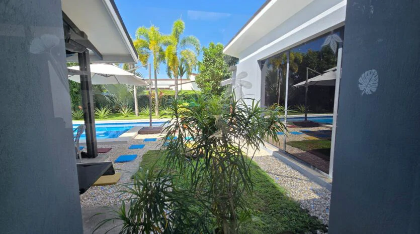 Beautiful Casa Irina, with pool and large yard: Close to the beach in tranquil Monterrey! - Gallery image 23
