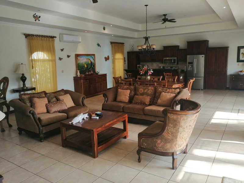 Amazing Casa Grande: Enormous Home with Pool near the Beach in a highly sought after Community! - Gallery image 12