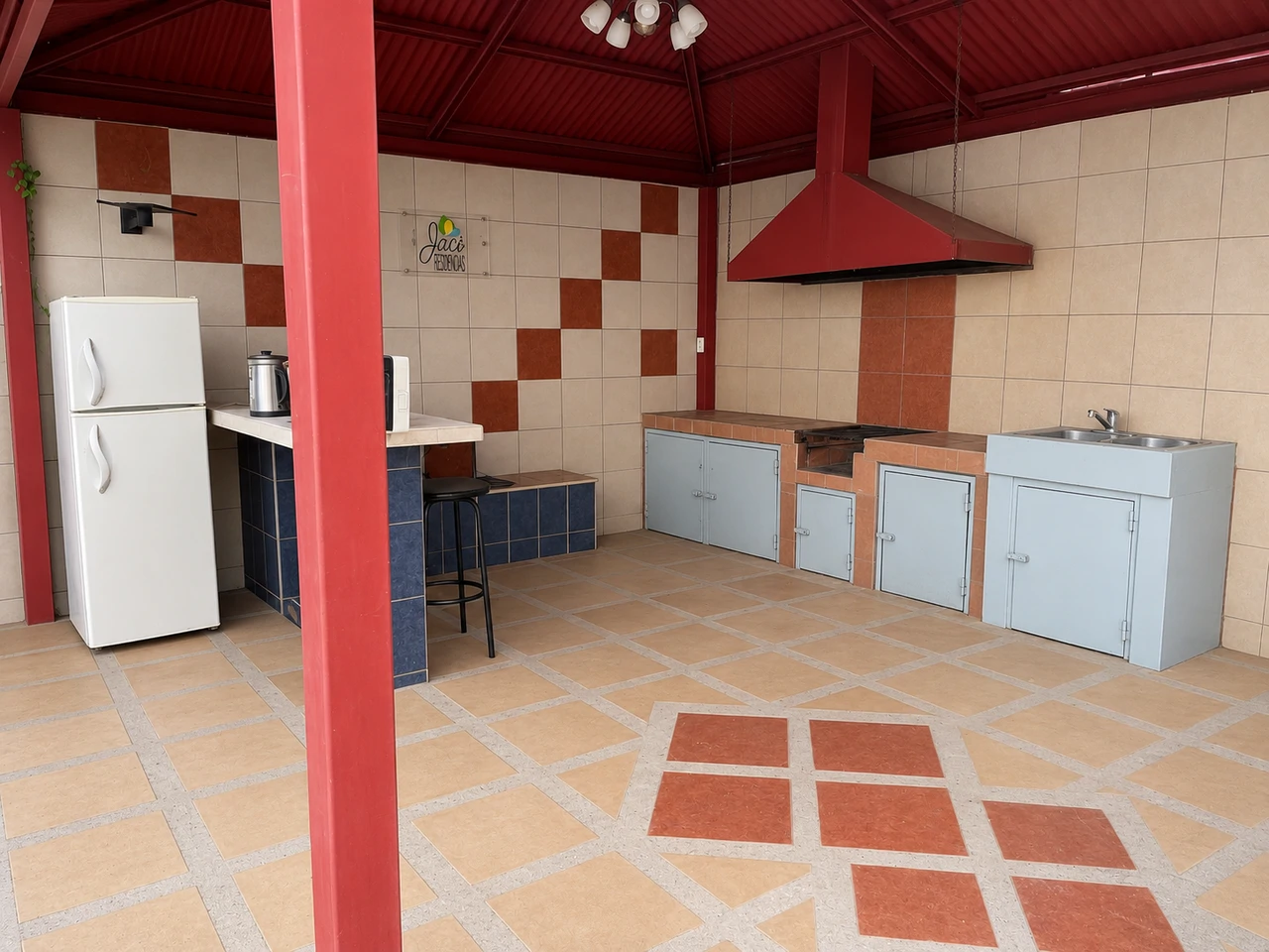 House in Jaco, 1st floor 3 bedroom house. Second floor 2 full apartments - Gallery image 2