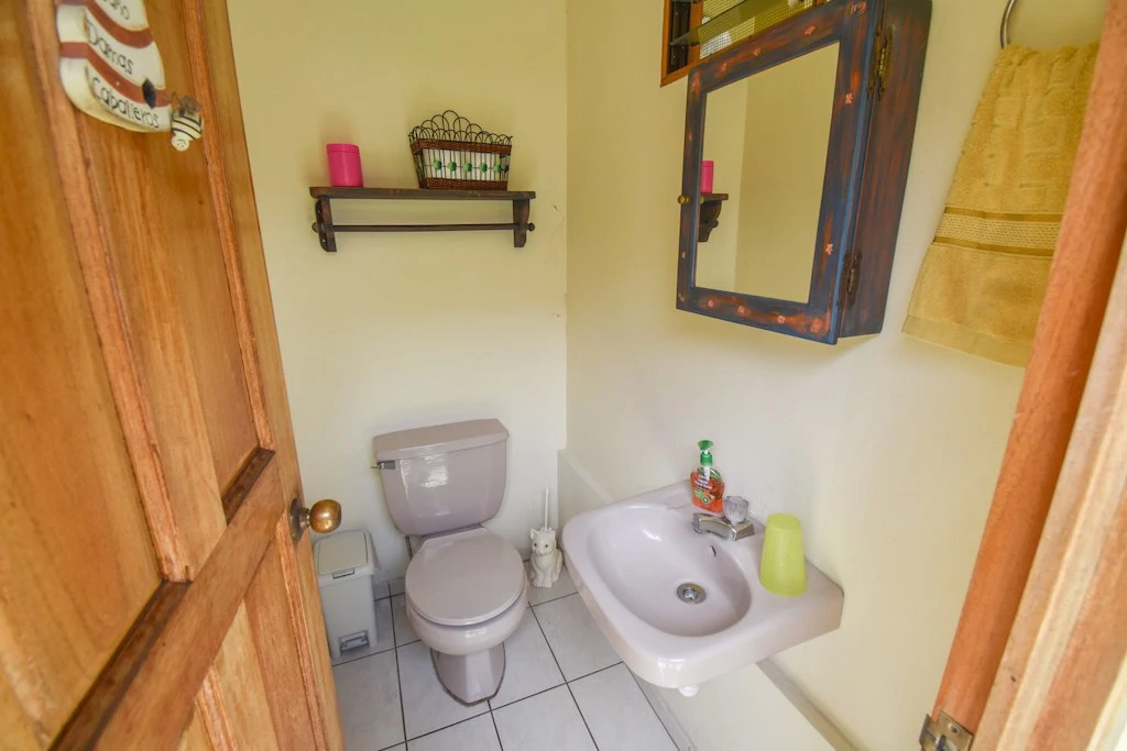 House For Sale in Trejos Montealegre - Gallery image 12