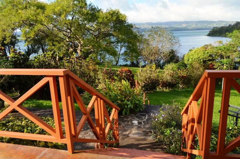 LUXURY ESTATE IN GATED LAKEFRONT COMMUNITY - Gallery image 15