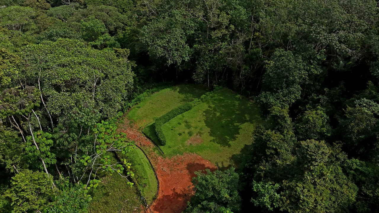 Tropical Paradise in Uvita: 939 sqm Property with Dual Building Sites, 5 Minutes from the Beach - Gallery image 6