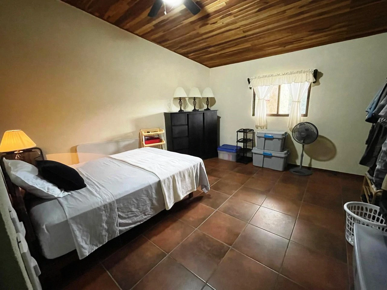 VILLA CANASOL : Lake View Home with Pool, Garage and Workshop - Gallery image 30