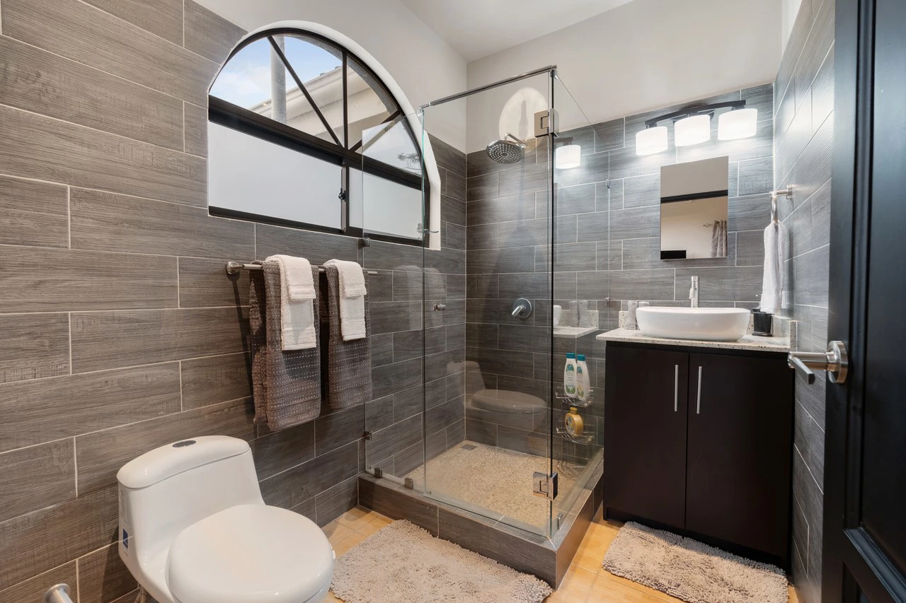 Laughing Gecko Suites: Beach Suites / Boutique Hotel For  Sale - Gallery image 14