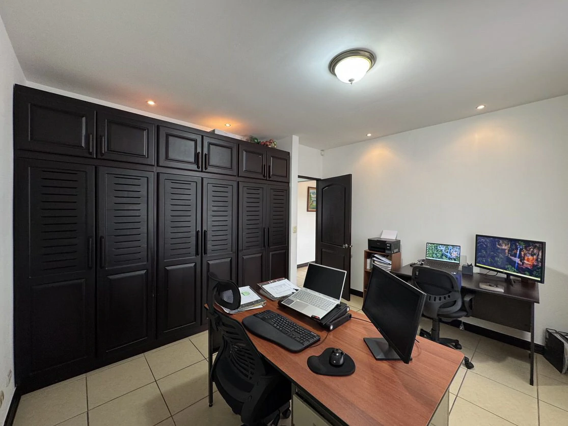 Residencial Los Crotos: Spacious 100% Concrete Home for Sale San Pablo de Heredia - Gallery image 22