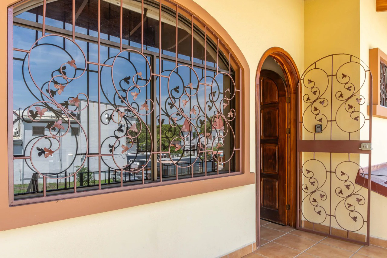 3 Bedroom Condo in the Center of Samara - Steps to the Beach - photo 2
