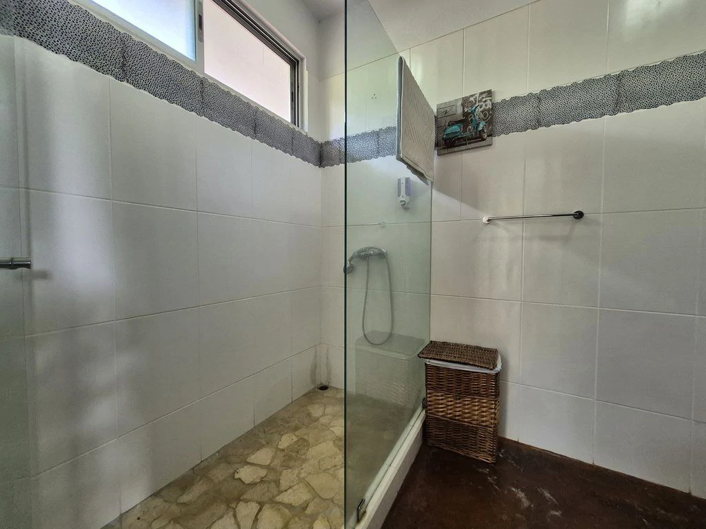 Casa Del Toro: Charm and Serenity in the Hills of Hojancha – 5-Bedroom House with Pool and Bungalow - Gallery image 20