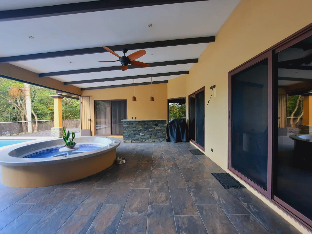 LA TOSCANA - Mediterranean Style Luxury Home on Lake Front Property. - Gallery image 36