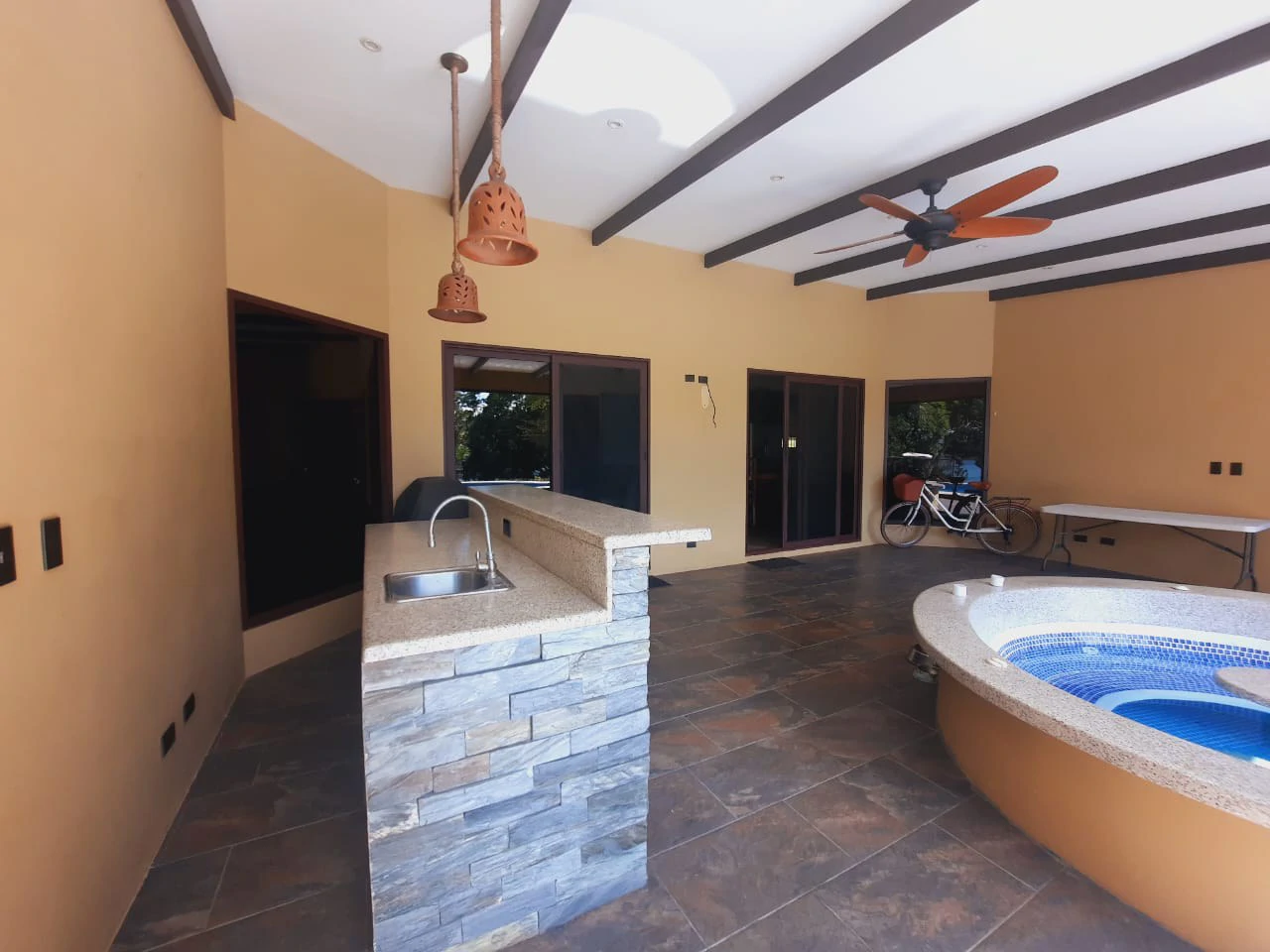 LA TOSCANA - Mediterranean Style Luxury Home on Lake Front Property. - Gallery image 16