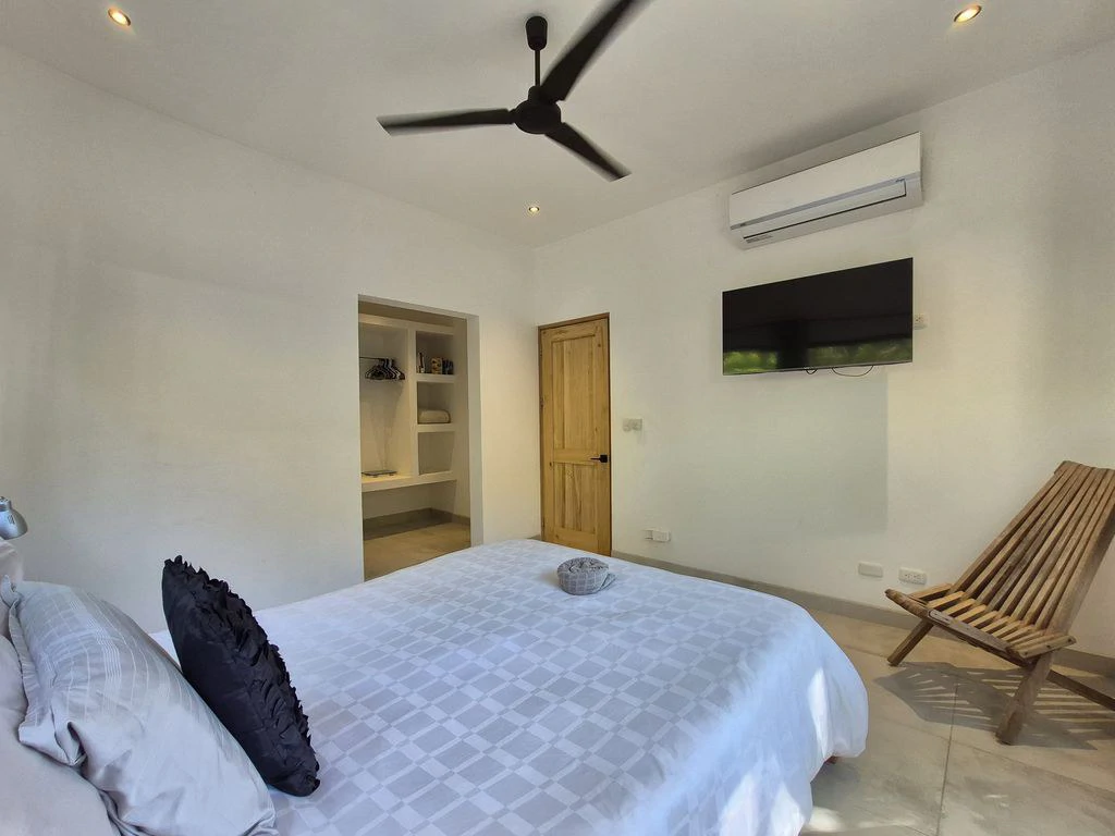 Casa Joya: Turnkey Modern Home with pool – Prime Location & Rental Income - Gallery image 12