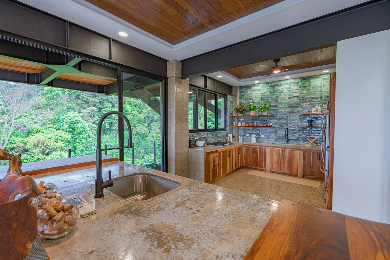 Casa Las Brisas Stunning Whale’s Tail Ocean View Home in Uvita - Gallery image 28