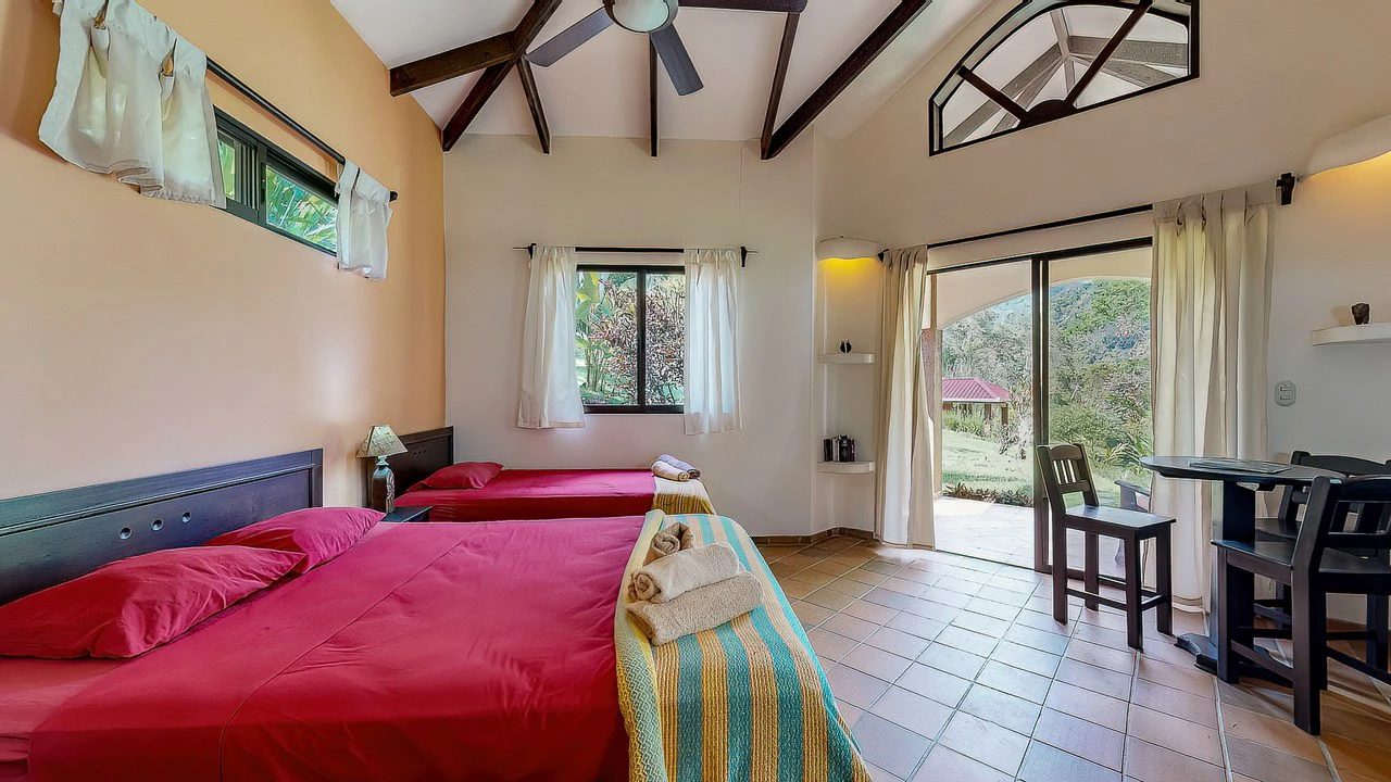 A TRANQUIL HAVEN: PRIME INVESTMENT OPPORTUNITY IN UVITA'S LUSH RIVER ENCLAVE: Mountain Hotel/Resort/Hostel For Sale in Uvita - Gallery image 40