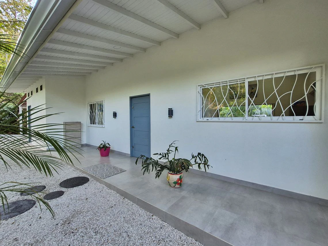 Casa Del Rio: Under Contract | Elegant Contemporary Tropical Home with Pool and Peaceful River Setting, Minutes from Sámara - Gallery image 10