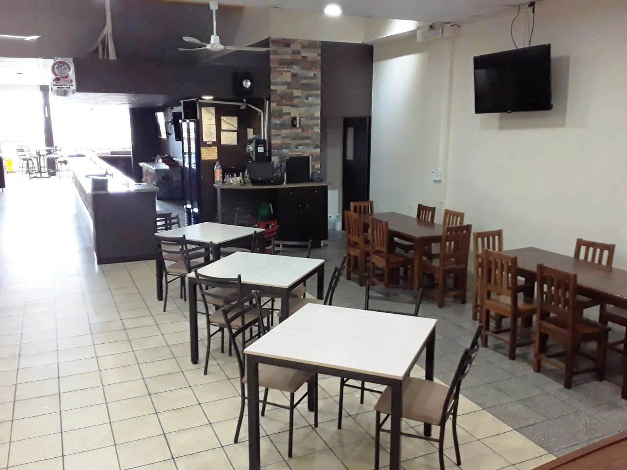 RARE Downtown Commercial: 2 level Commercial building in the heart of Grecia! - photo 5