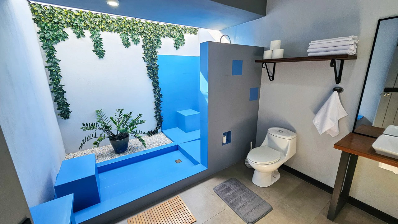 Beautiful Casa Irina, with pool and large yard: Close to the beach in tranquil Monterrey! - Gallery image 13