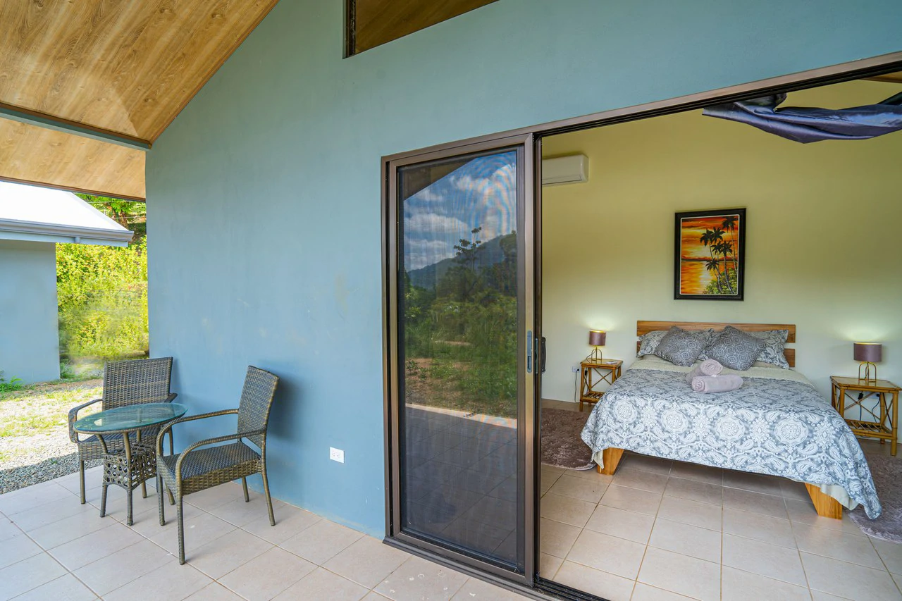 Mountain Mixed Use Building For Sale in Savegre - Gallery image 9