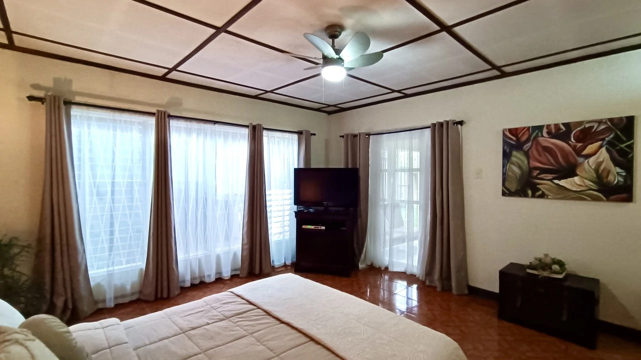 House for sale in residential area un San Jose, Costa Rica. - Gallery image 8