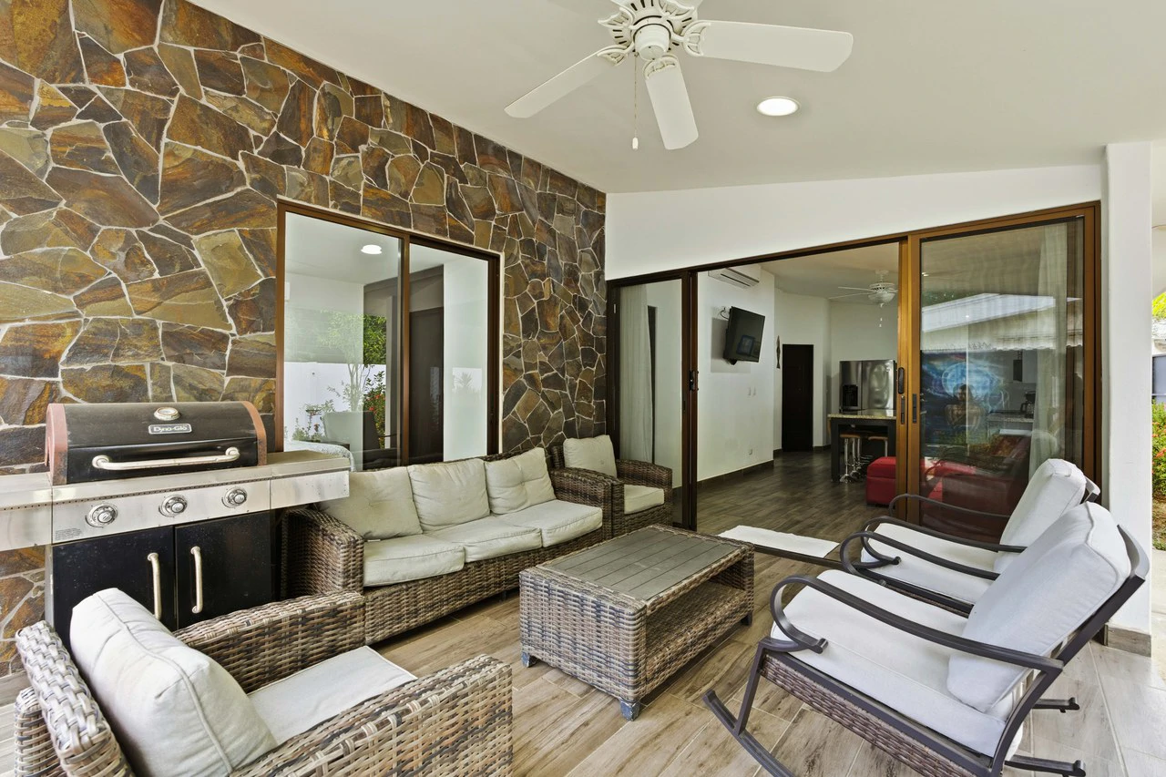 Three Mermaids: Beachfront 10-Bedroom Pod-Style Residence with Pool in Playa Flamingo - Gallery image 19