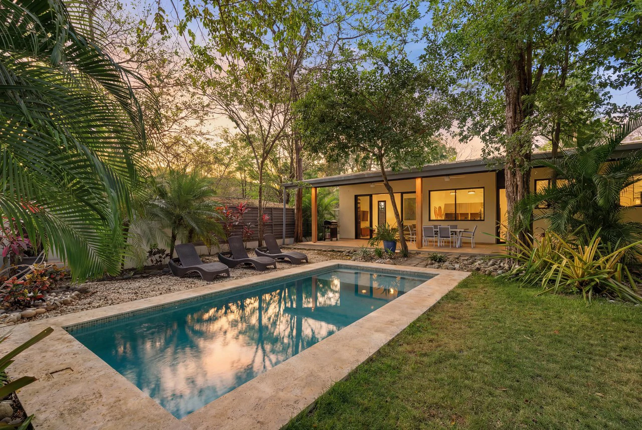 Casa Oasis: Modern Tropical Living Minutes from Tamarindo