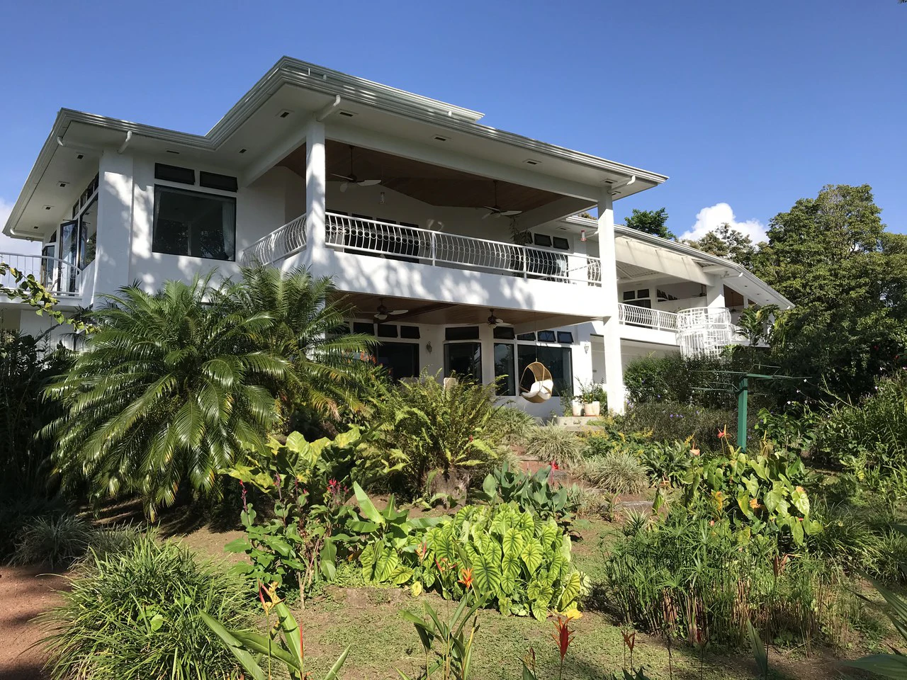 Villa Corazon: Unique LAKE FRONT property, 2 Villas and Tiny house on 5 acres with lake access. - Gallery image 5