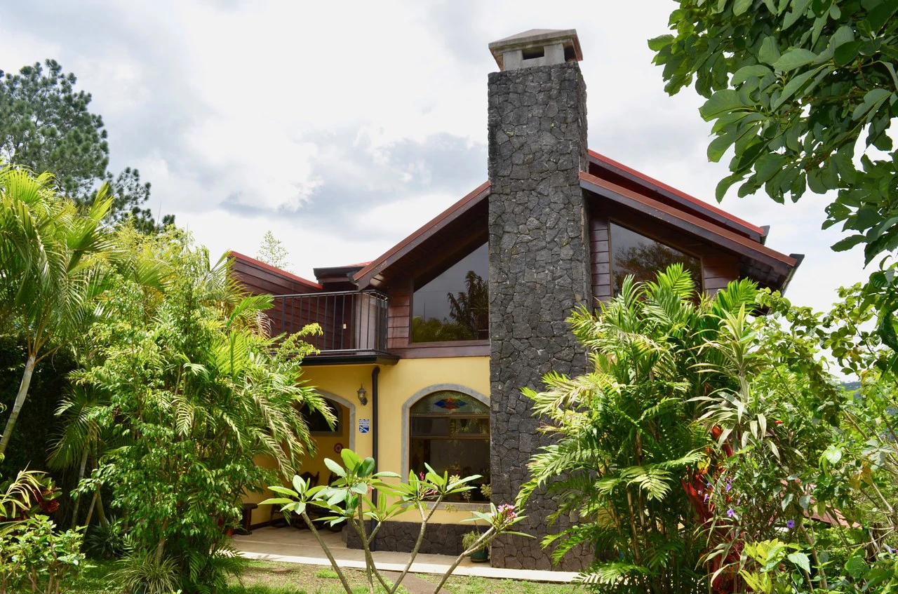 MOUNTAIN PROPERTY WITH VIEW AND 3 HOUSES - Gallery image 6
